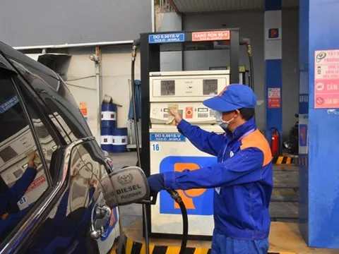 Xăng dầu lại trục trặc về nguồn cung (*): Tiến tới rút ngắn chu kỳ điều hành giá