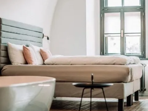 Trong khách sạn, phòng nào sẽ được ưu tiên dọn trước?