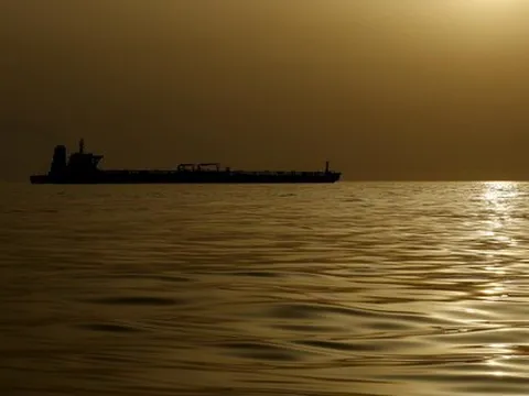 Nhà đầu tư tranh mua dầu giá rẻ, giá dầu tăng trở lại