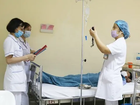 Lạm dụng truyền dịch tại nhà: Nguy cơ tử vong cao