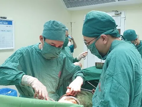 Đau thắt lưng, sụt cân nhanh, người đàn ông hối hận khi phát hiện ung thư quá muộn