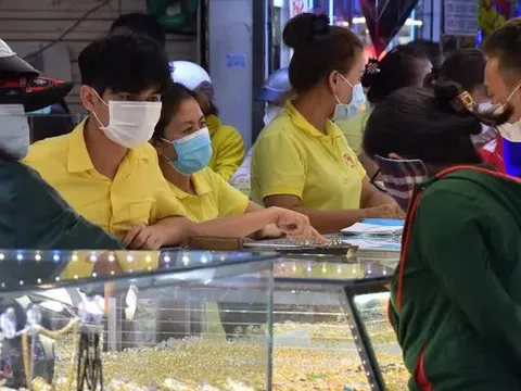 Giá vàng hôm nay 10-9: Vọt lên rồi giảm mạnh