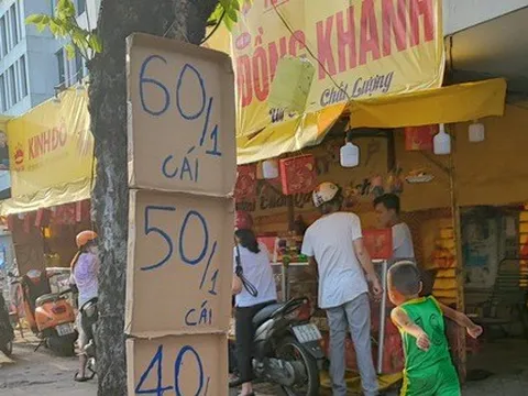 Bánh trung thu đến giờ 'mua 1 tặng 4'