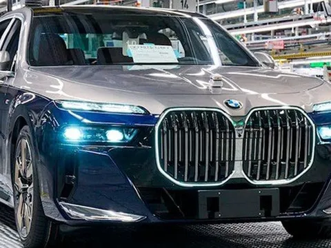 BMW lý giải mức giá đắt đỏ 12.000 USD trên lớp sơn 'kiểu Rolls-Royce' của 7-Series mới