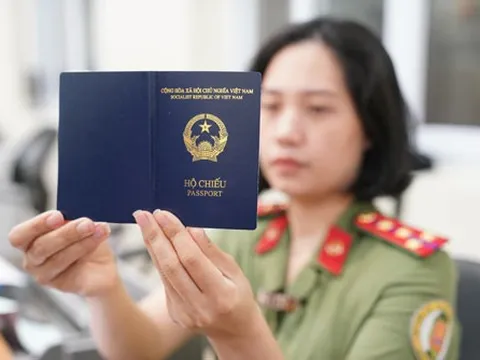Bộ Công an bổ sung nơi sinh vào hộ chiếu mẫu mới
