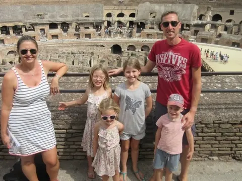 Đổi nhà cho người lạ, gia đình 6 người đi khắp thế giới trong 8 năm mà không tốn tiền ở khách sạn