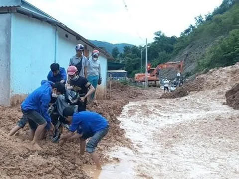 Nghệ An: Hàng nghìn hộ dân vẫn bị cô lập do mưa lũ