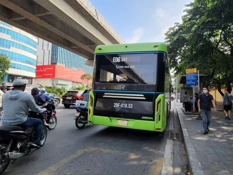 Hà Nội lên kế hoạch thay thế buýt chạy xăng bằng buýt điện