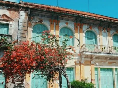 Lạc bước vào tòa dinh thự bỏ hoang 137 tuổi bề thế nhất vùng thời xưa