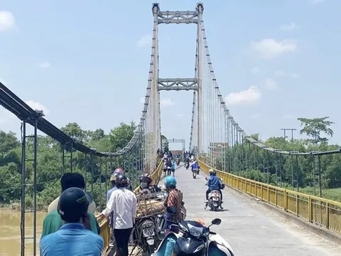 Nam sinh mất tích, cặp sách và điện thoại để trên cầu