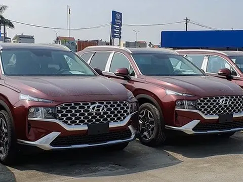 Khách hàng Việt bức xúc nhưng vẫn mua các ô tô bán kiểu 'bia kèm lạc'