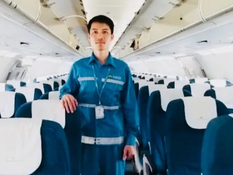 Một hành khách để quên 2,4 tỉ đồng trên máy bay