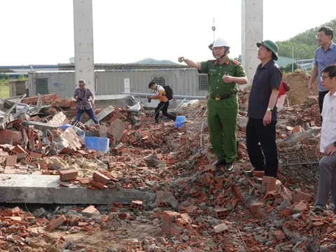 Vừa khởi tố vụ sập tường nhà xưởng ở Bình Định khiến 11 người thương vong