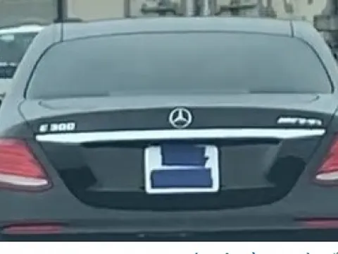 Xử lý hàng loạt ô tô che và dùng biển số giả trên cao tốc Nội Bài - Lào Cai