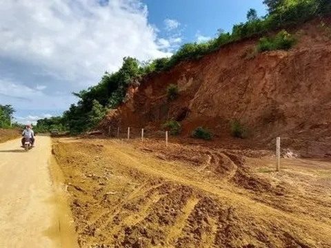 Không thuộc thẩm quyền, huyện vẫn cho doanh nghiệp khai thác đất