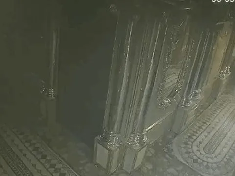 CLIP: Khó tin với hình ảnh trích xuất camera karaoke An Phú, nơi cháy khiến 32 người tử vong