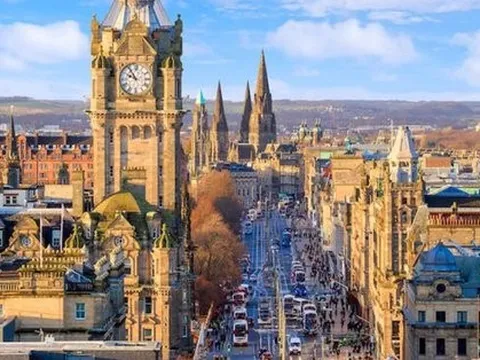 Phong cảnh đẹp nao lòng của thành phố cổ đẹp nhất nước Anh - nơi được coi là “quê hương của Harry Potter”