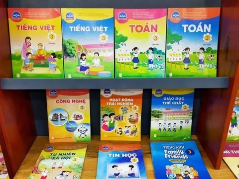 Đề nghị quy định giá bán tối đa, không ấn định giá sách giáo khoa