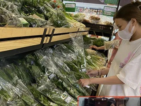 Rau sạch dỏm 'biến hình' vào Winmart, Tiki ngon