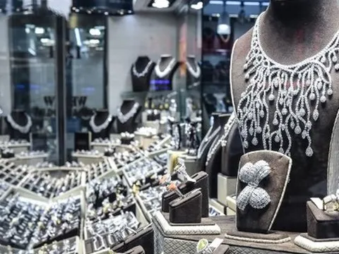 'Lách' trừng phạt, kim cương của Nga đang bí mật chia cắt thị trường thế giới như thế nào?