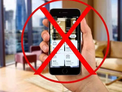 Hàng loạt khách sạn “tịch thu” điện thoại của khách, vì sao mọi người vẫn hoan hỉ chấp nhận?