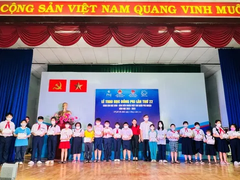 PNJ trao 101 suất học bổng cho học sinh, sinh viên nghèo vượt khó