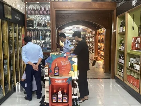 Đồng Nai: Tạm giữ lô rượu ngoại không có nhãn mác phụ