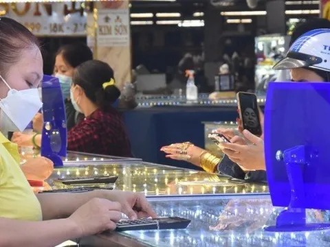 Giá vàng hôm nay 20-9: Giảm mạnh rồi bất ngờ tăng tốc