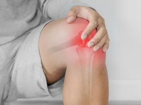 Thường xuyên đau khớp gối, nam thanh niên bàng hoàng phát hiện ung thư
