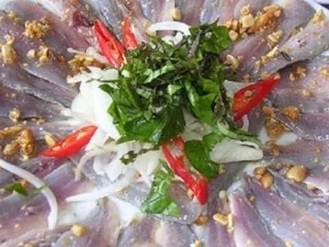 Hấp dẫn món gỏi "cá mập sữa": Đặc sản hiếm ở Quảng Bình ngày hè