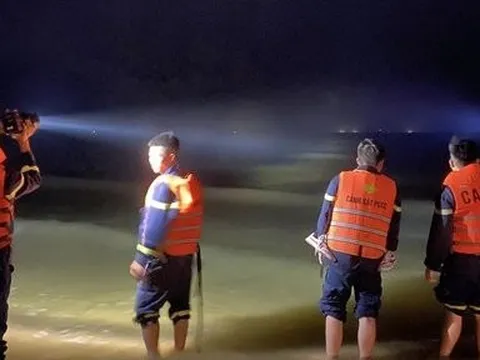 Nghệ An: 3 thanh niên lấy thuyền thúng ra biển chơi, 1 người tử vong