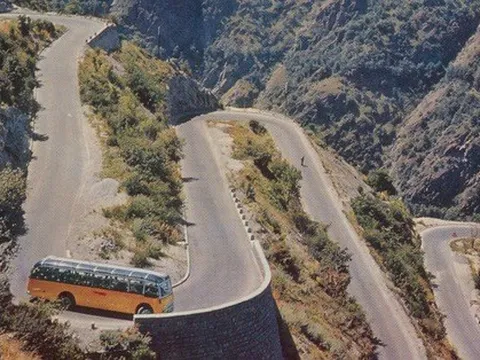 Tài xế xe buýt ‘cự phách’ nhất thế giới, trở thành biểu tượng đất nước