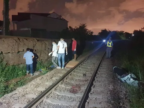 Cố vượt đường sắt khi rào chắn đã hạ, người đàn ông tử vong thương tâm