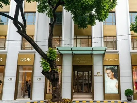 Thị trường hàng xa xỉ tăng trưởng 34%/năm, tại sao các "ông lớn" Louis Vuitton, Dior,... vẫn chưa mở nhiều cửa hàng tại Việt Nam?