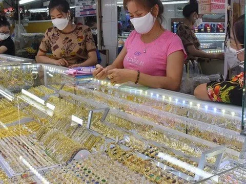 Giá vàng hôm nay 24-9: Vàng lao xuống dốc, USD vọt lên mức cao nhất trong 20 năm qua