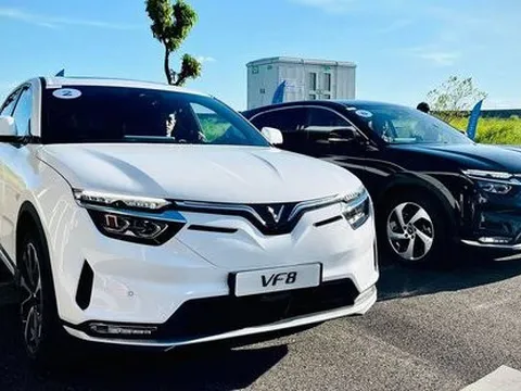 Tạp chí ô tô nổi tiếng thế giới điểm lại chặng đường 'lớn nhanh như thổi' của VinFast