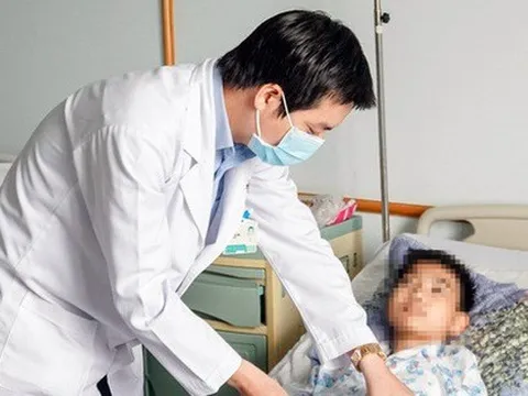 'Nếu bác sĩ, giáo viên giỏi giang, sao không ra trường tư, bệnh viện tư?'