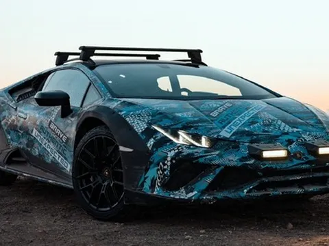 Video Lamborghini Huracan Sterrato thể hiện khả năng đi trên cát