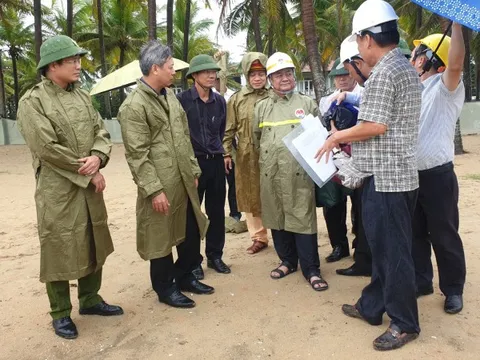 Bộ trưởng Lê Minh Hoan kiểm tra việc phòng chống bão Noru tại Quảng Nam