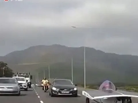 Độc đáo cuộc đua xe chạy bằng năng lượng mặt trời