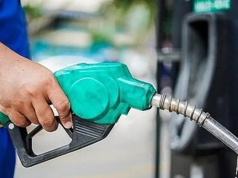 Đề xuất cho DN xăng dầu điều chỉnh đột xuất khi giá biến động vượt ngưỡng
