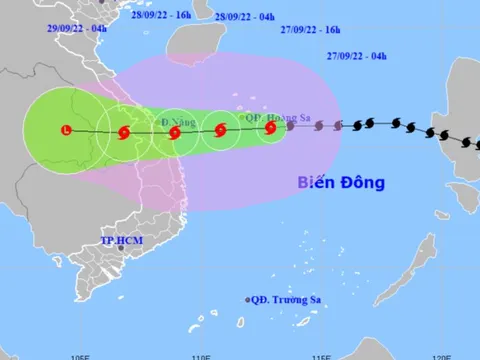 Bão số 4 giật cấp 16 đang lao nhanh, áp sát rất gần các tỉnh Trung Trung Bộ