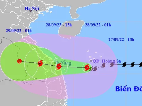 Bão số 4 giật cấp 17 còn cách đất liền Đà Nẵng - Quảng Ngãi khoảng 210 km