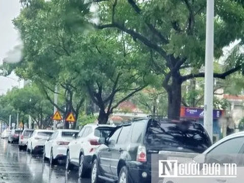 Huế: Cư dân chung cư loay hoay tìm chỗ đậu ô tô tránh bão