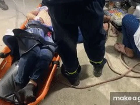 Đà Nẵng: Giải cứu nam công nhân bị mắc kẹt dưới hầm sâu