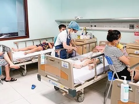 Hà Nội gia tăng trẻ mắc virus Adeno, yêu cầu các bệnh viện gấp rút bố trí giường bệnh