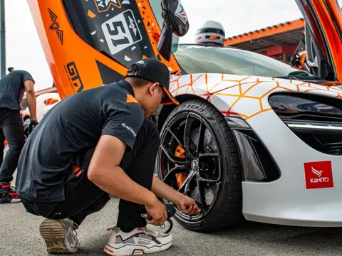 Ông chủ đại lý K-Supper bán gói trải nghiệm siêu xe trong trường đua, giá cao nhất 120 triệu đồng