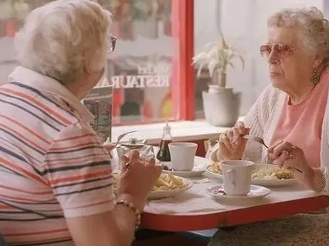 Vẻ đẹp bữa ăn sáng của người Anh trong mắt nhiếp ảnh gia