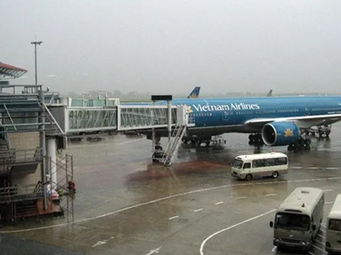 Hủy, hoãn cả trăm chuyến bay do bão Noru, hành khách cần lưu ý gì?