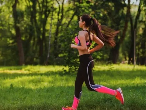 Người phụ nữ 36 tuổi chạy 3km mỗi tối, 1 năm sau cơ thể đã thay đổi như thế nào?